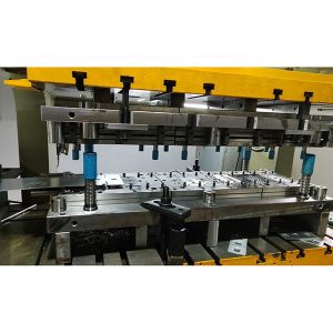 effektiv stansform för täckplåt